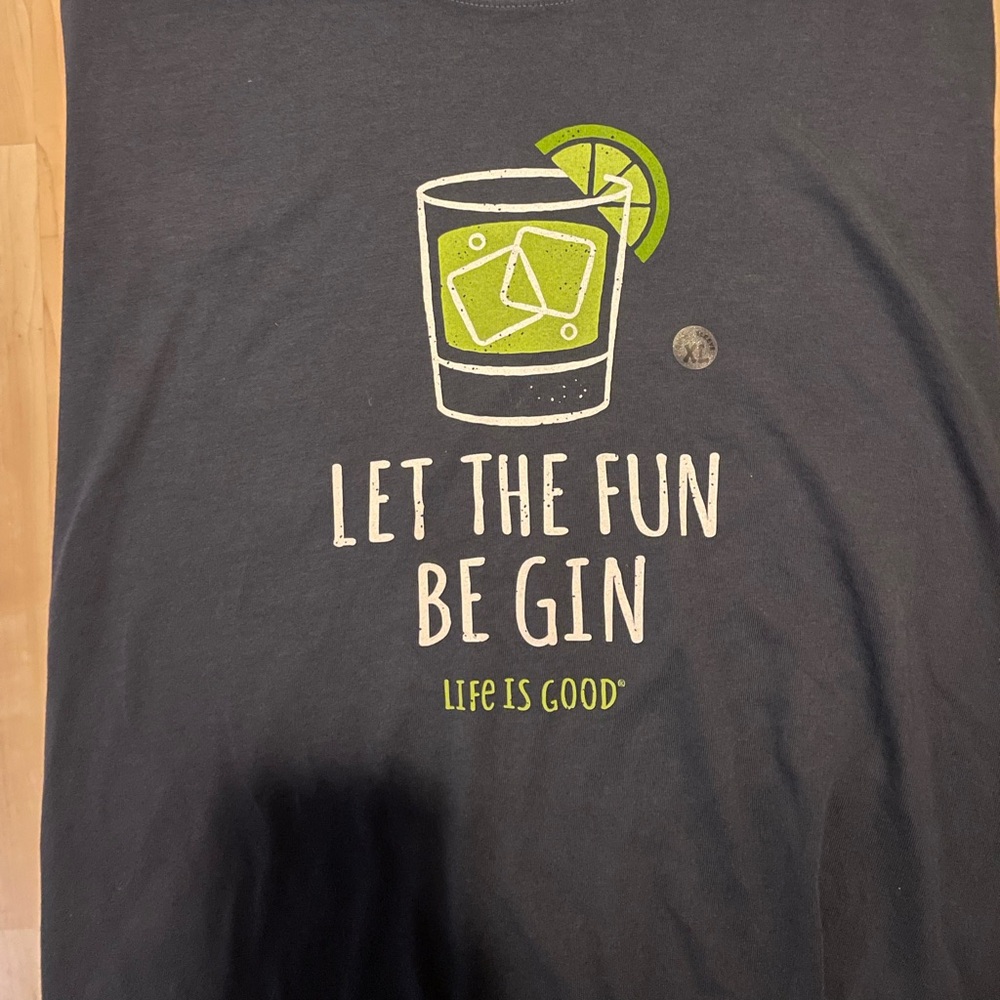 Let the fun be gin XL brand new Life is good shirt